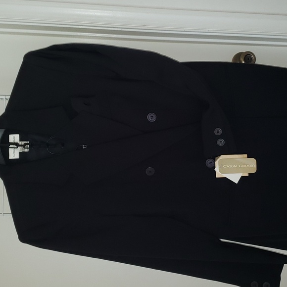 Casual Corner ladies suit. - Picture 3 of 8